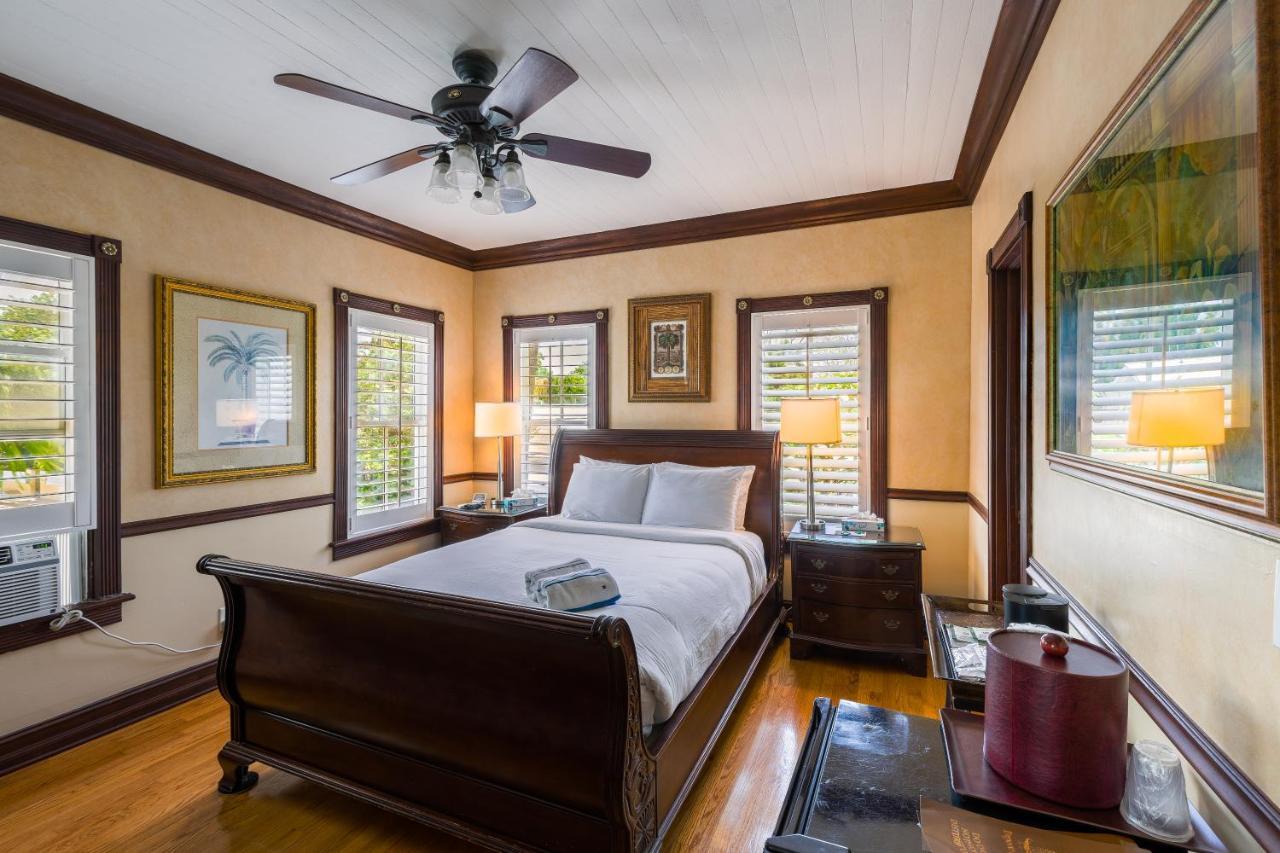 Luxury Queen Room