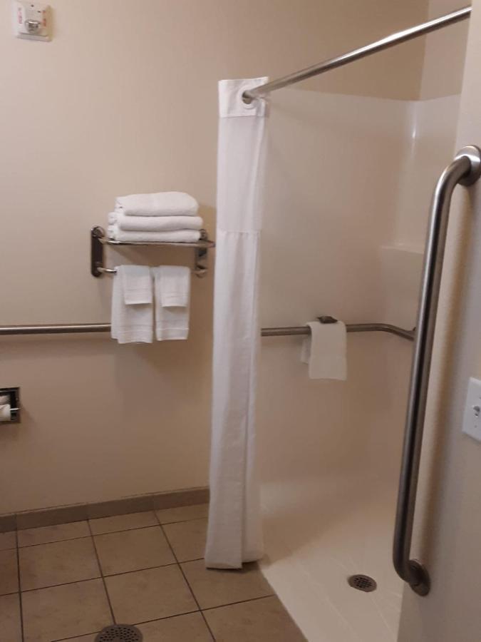 King Room with Roll-in Shower,1419653094:JPEG
