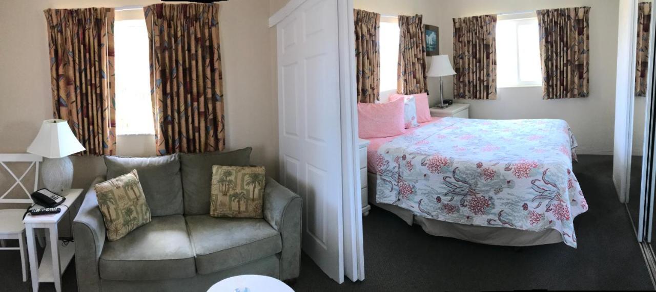 Deluxe Queen Suite