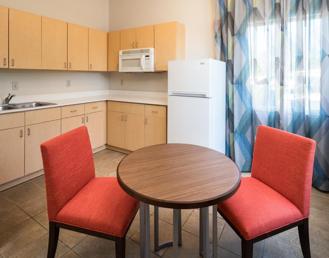 One-Bedroom Family Suite with Tub - Mobility Accessible,1038632083:JPEG