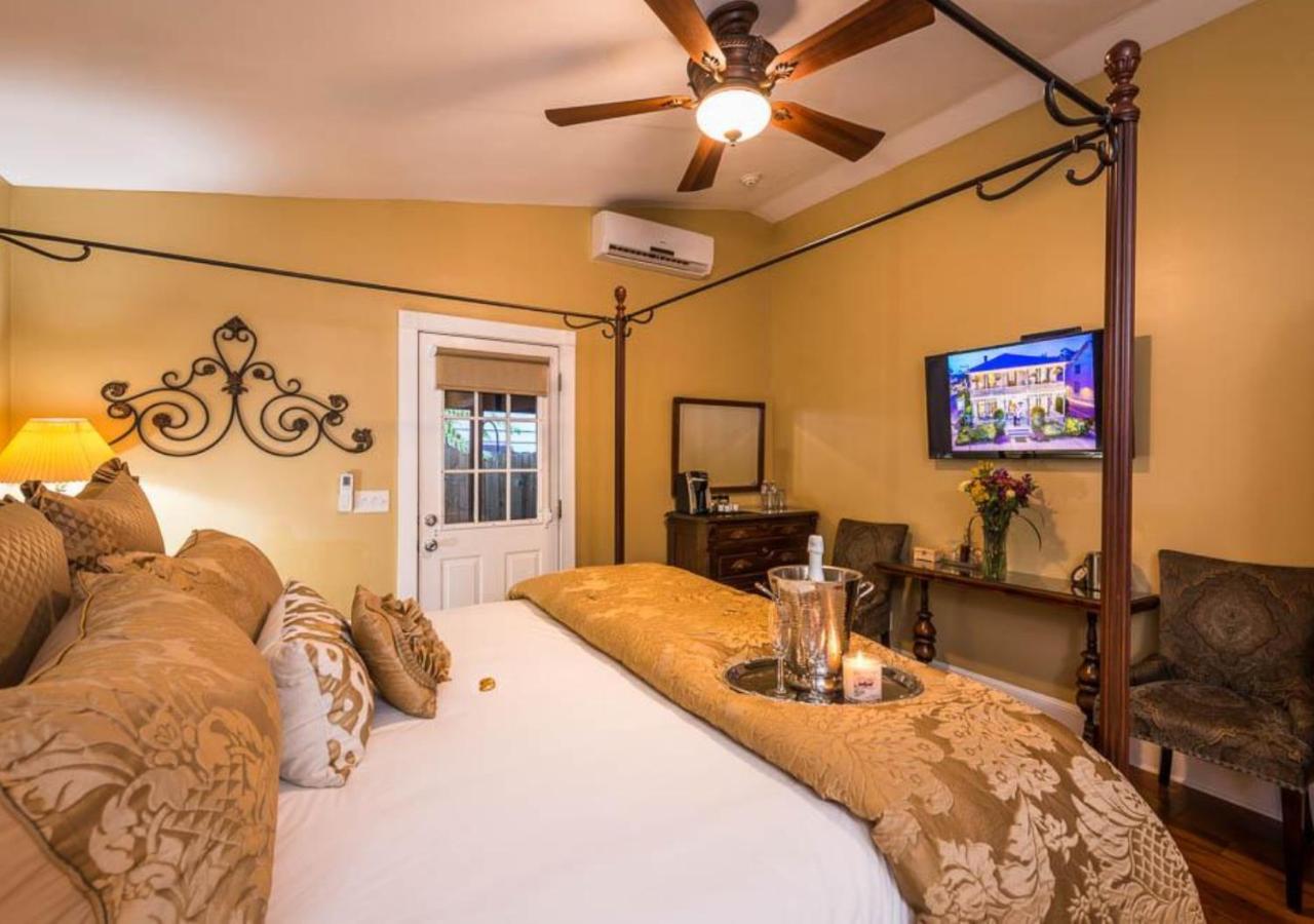 King Room Spa Bath Gold Room Private Cottage