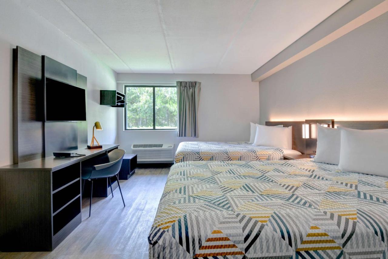 Queen Room Two Queen Beds Non-Smoking
