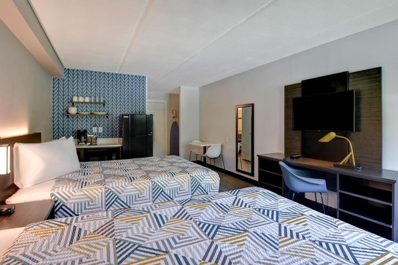 Queen Room Two Queen Beds Non-Smoking