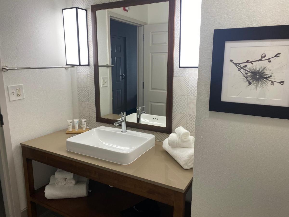Queen Room with Two Queen Beds - Disability Access/Non-Smoking,1039288408:JPEG