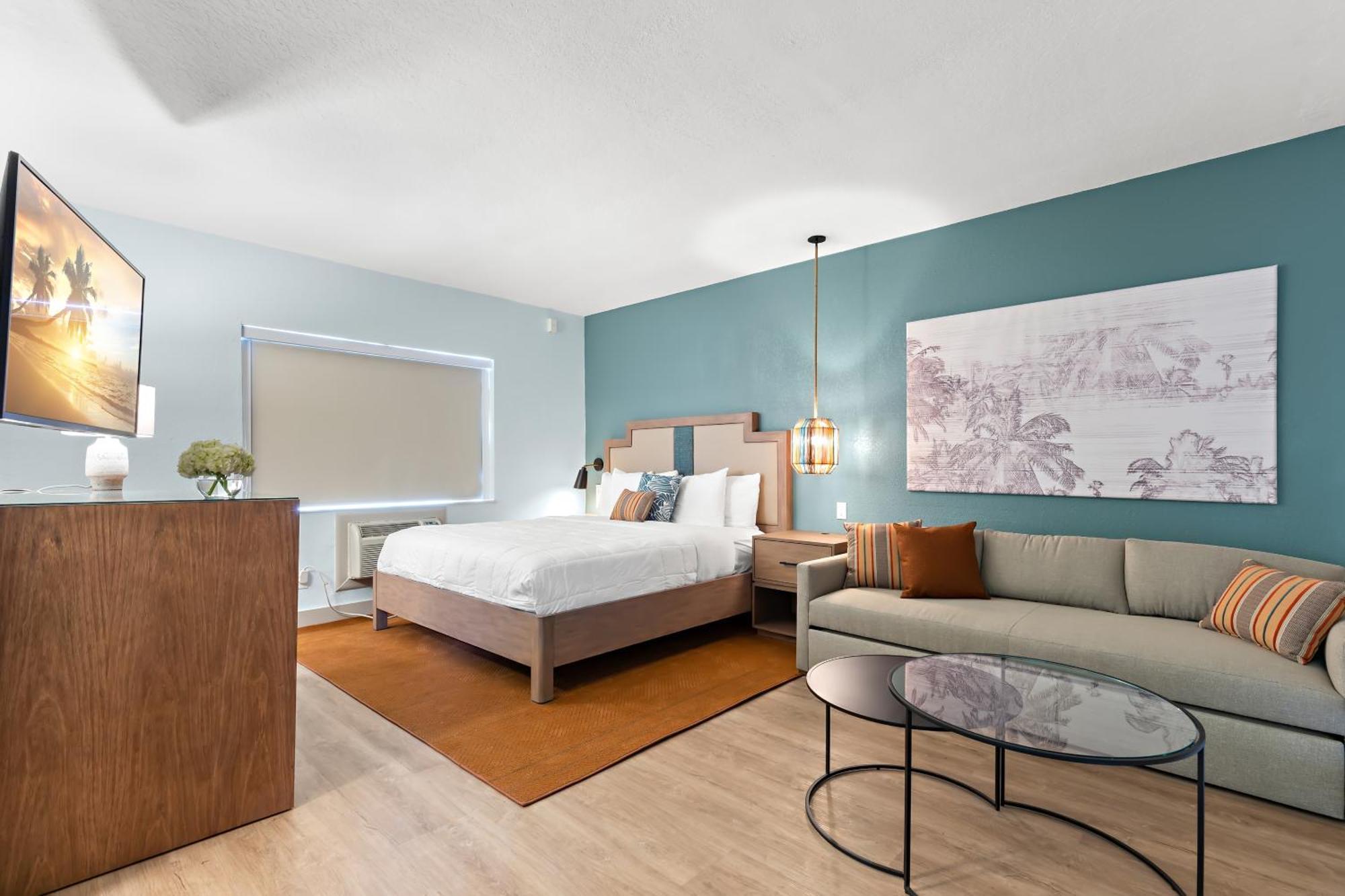 Courtyard Room King Bed