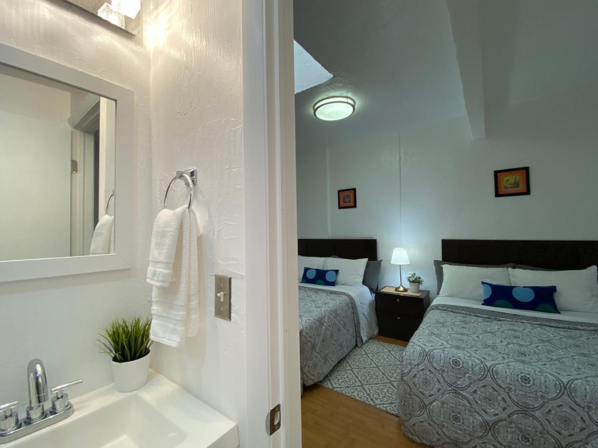 Private Double Queen Room and Bathroom,1064894623:JPEG