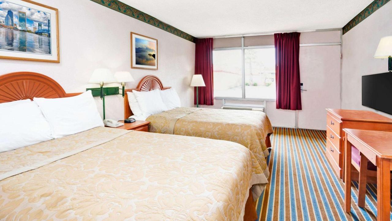 Double Room with Two Double Beds - Smoking,1068070051:JPEG