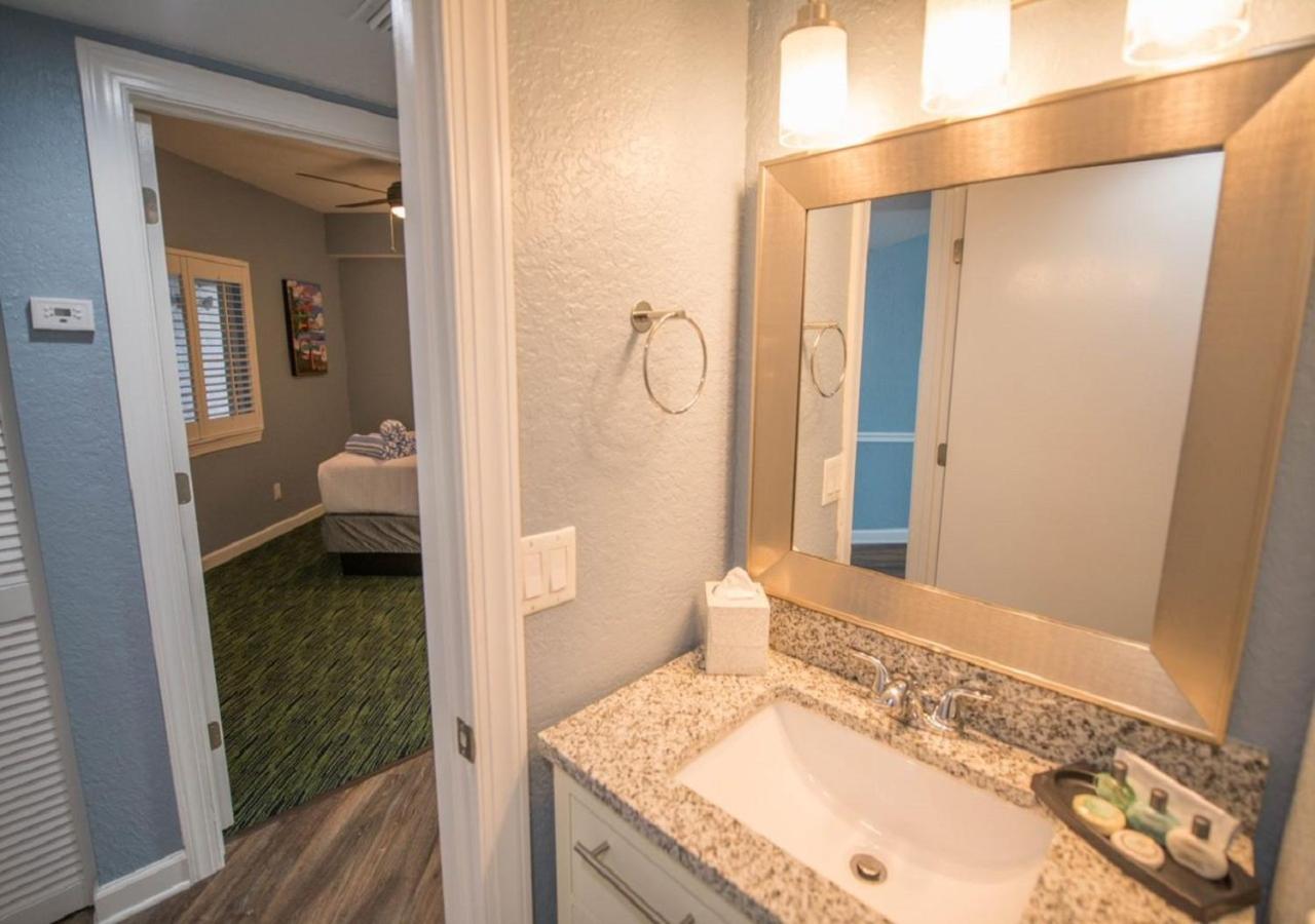 2 Bedrooms, King and Queen Bed, Ocean Front,1270198174:JPEG