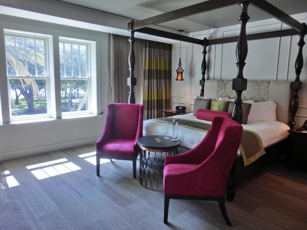 Deluxe King Room Park View