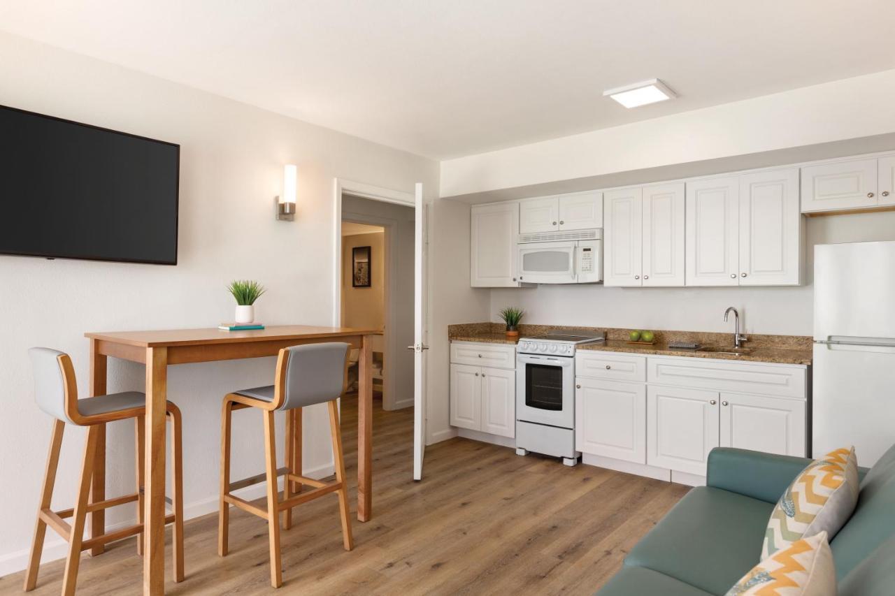 Penthouse King Suite with Whirlpool and Kitchen - Non-Smoking,1139343955:JPEG