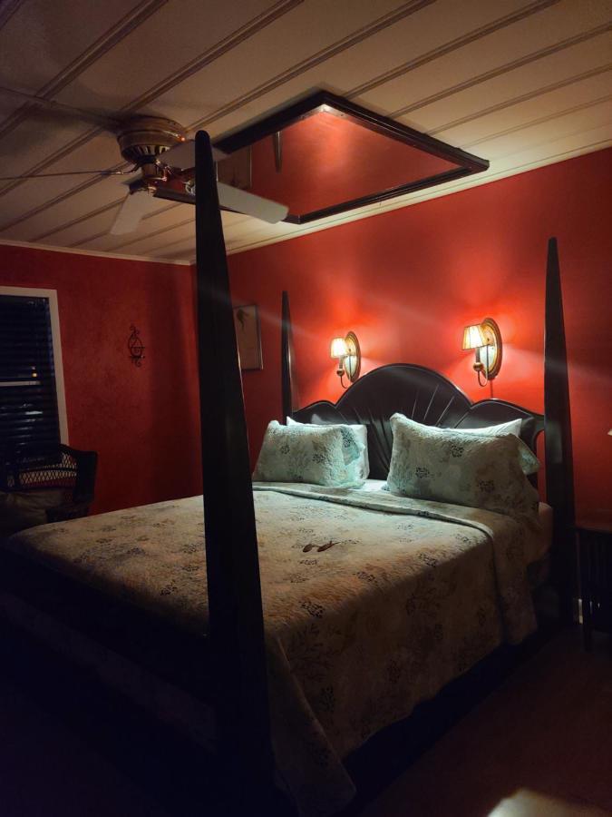 Honeymoon Room