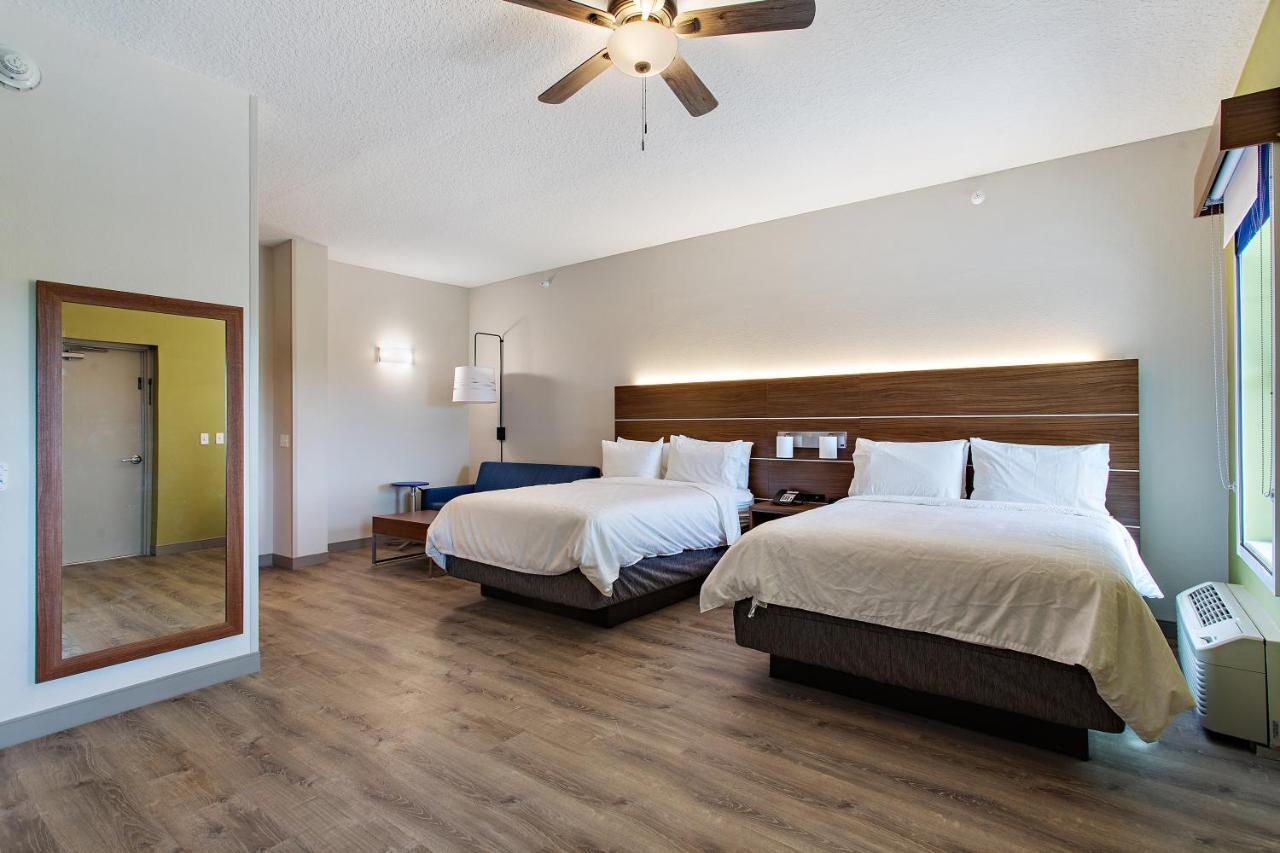 Standard Queen Room Two Queen Beds