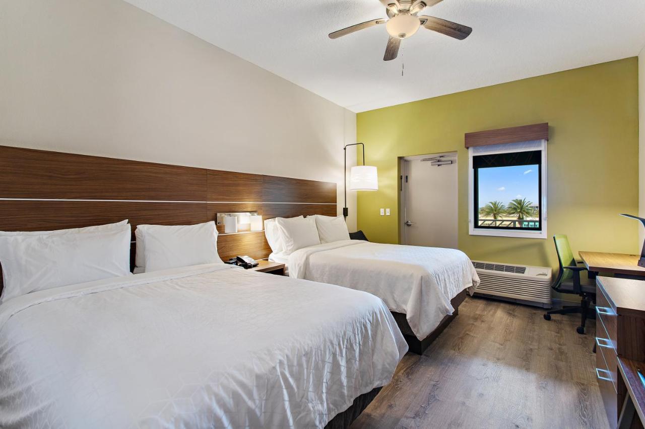 Standard Queen Room Two Queen Beds