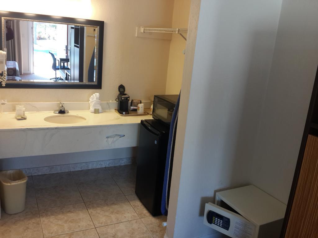 Double Room Two Double Beds Pool View Non-Smoking,299607864:JPEG