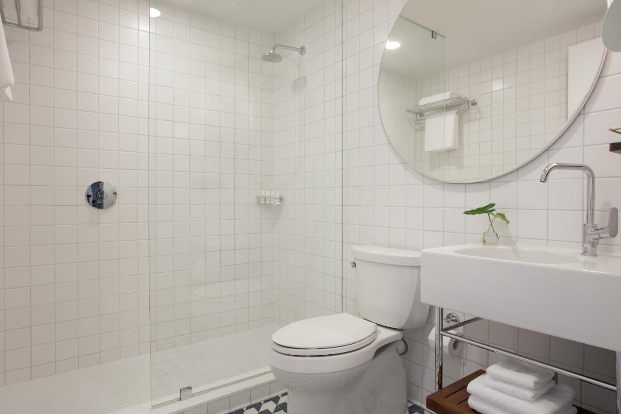 Queen Room Two Queen Beds Roll Shower Communication Accessible