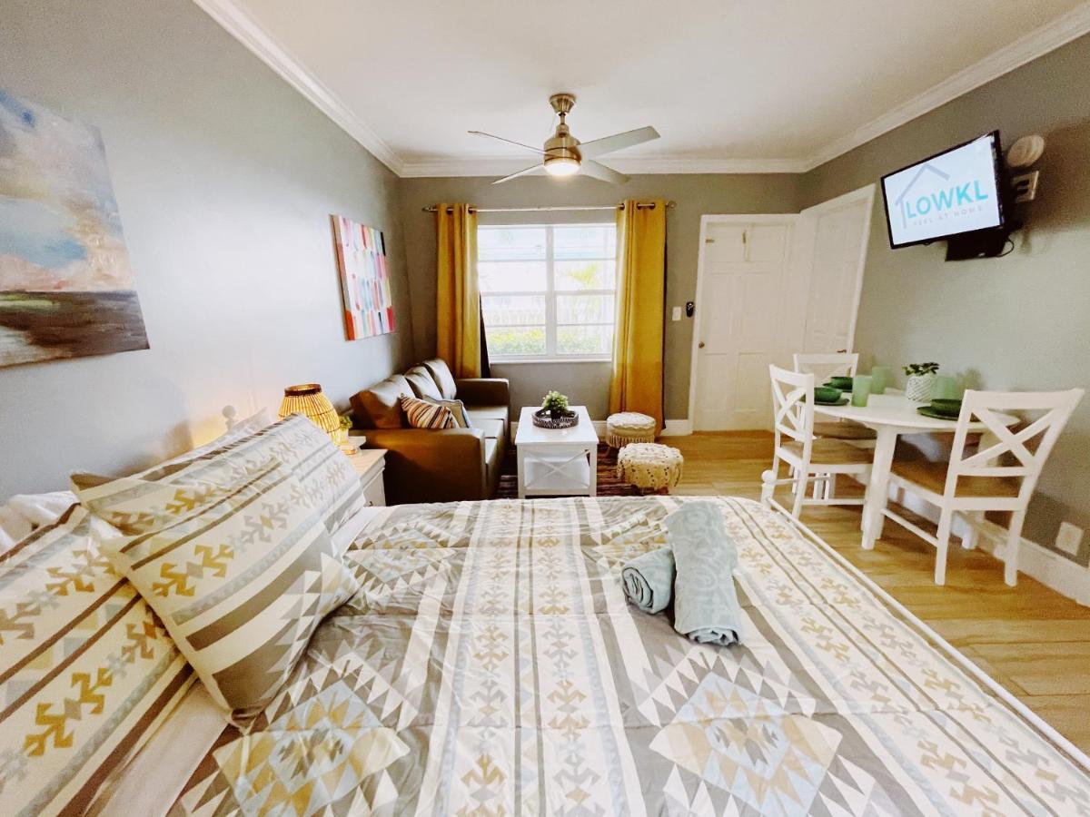 Superior Queen Studio with Kitchen and Sofa Bed,1150030315:JPEG