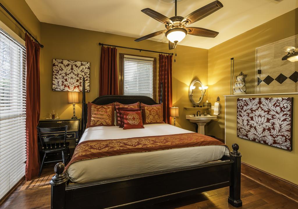 King Room Ruby Room
