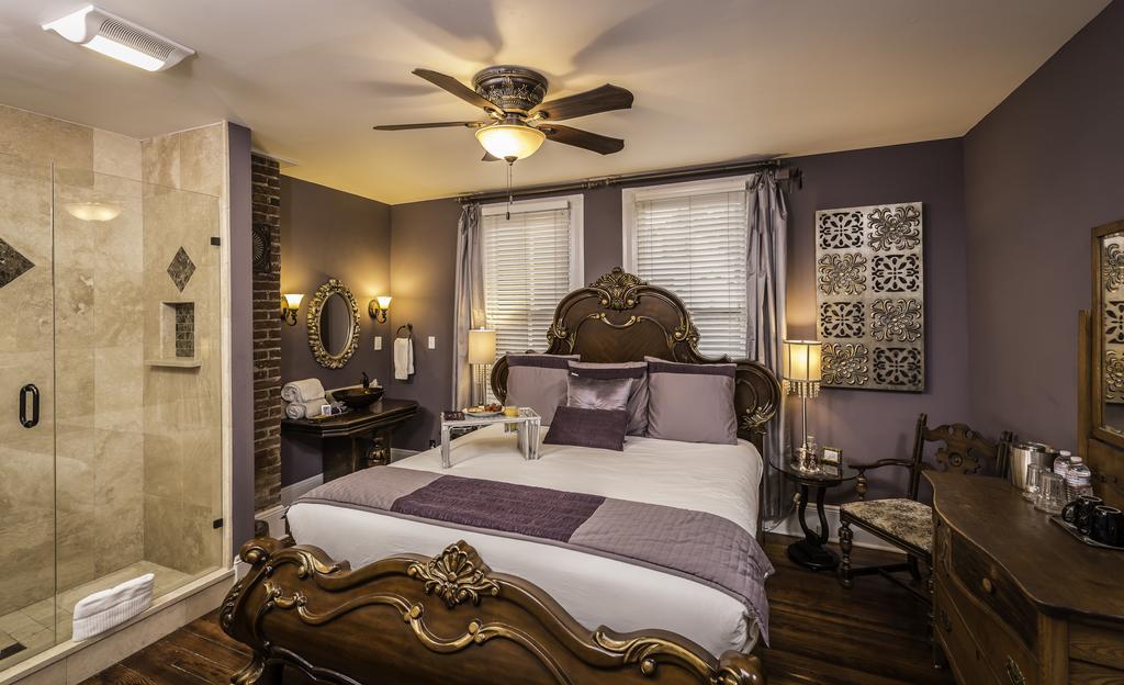 Deluxe King Room Tanzanite Room