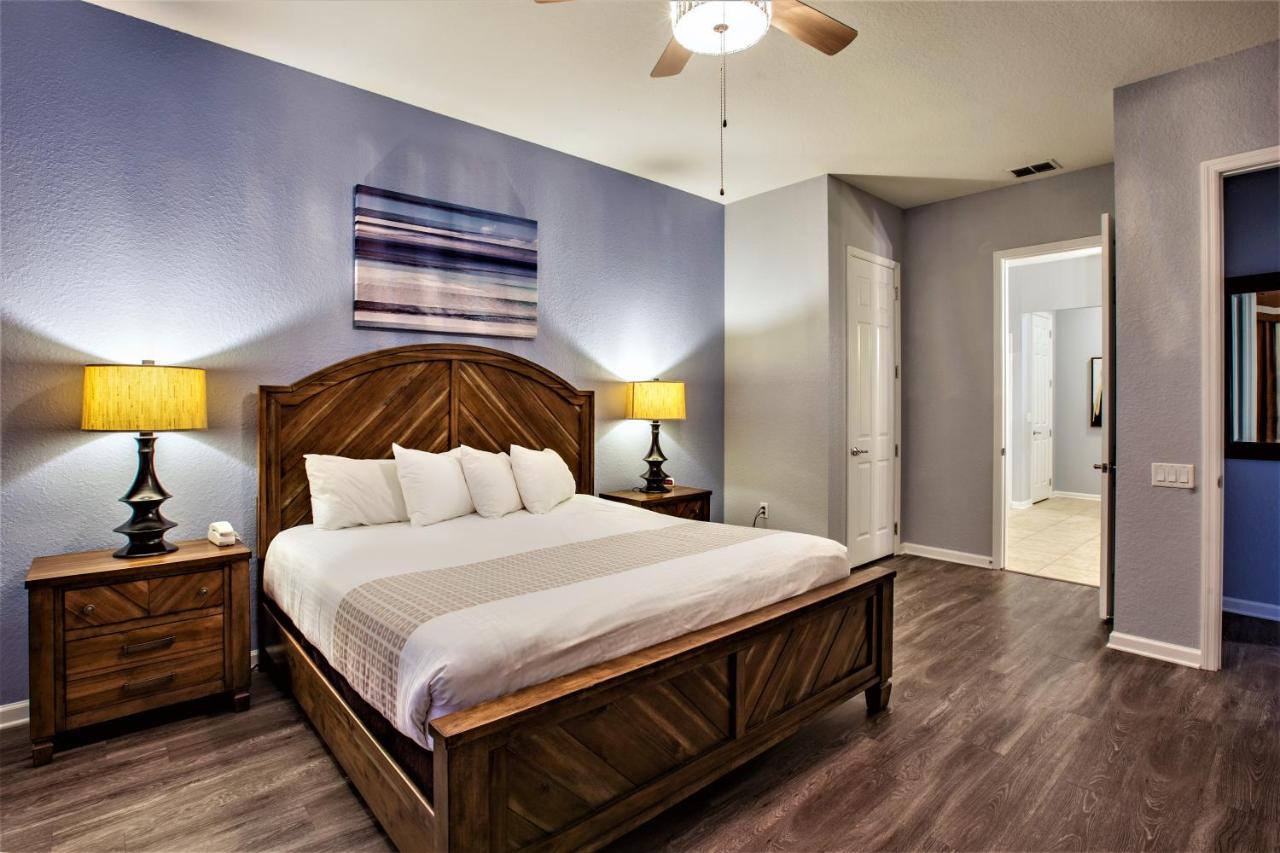 Premium Three-Bedrooms Apartment with Lake View