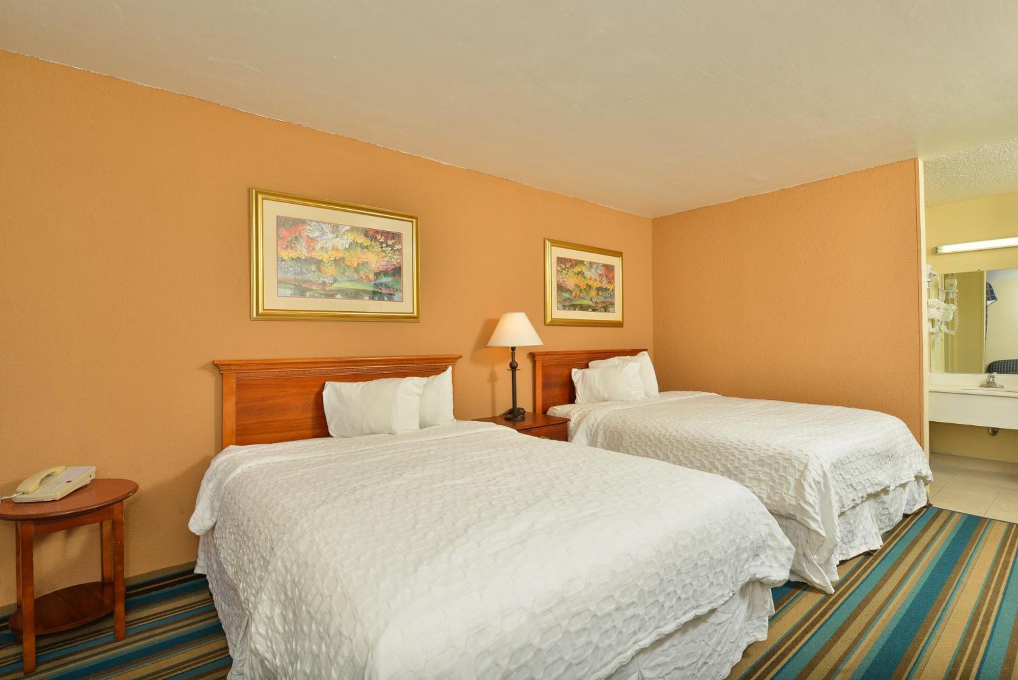 Deluxe Queen Room with Two Queen Beds - Non-Smoking
