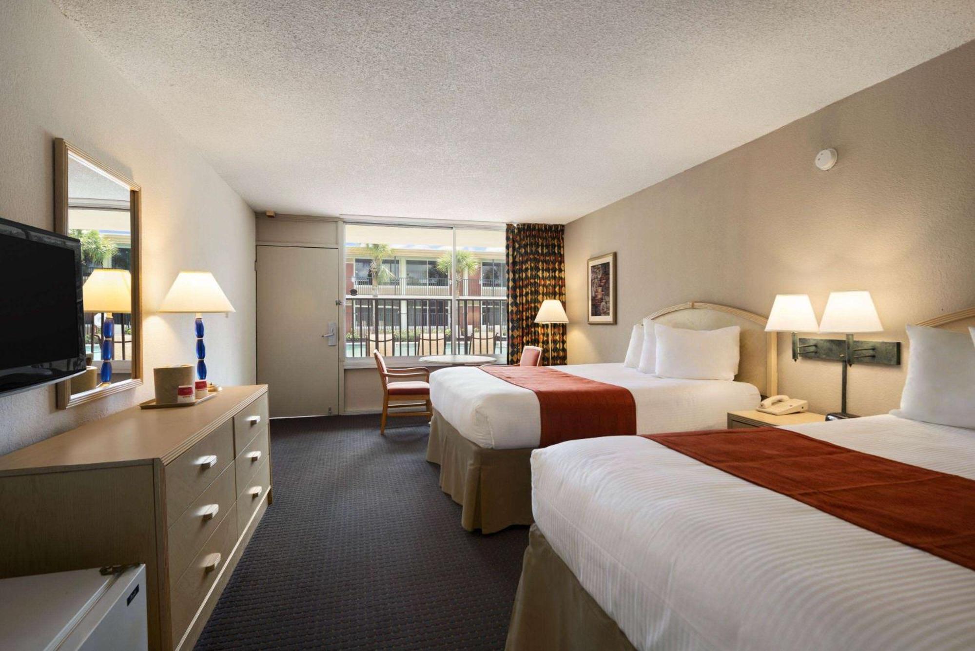Standard 2 Queen Beds Poolview Inn Room