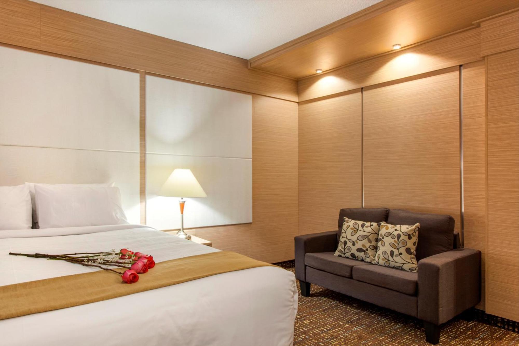 Standard Queen Room