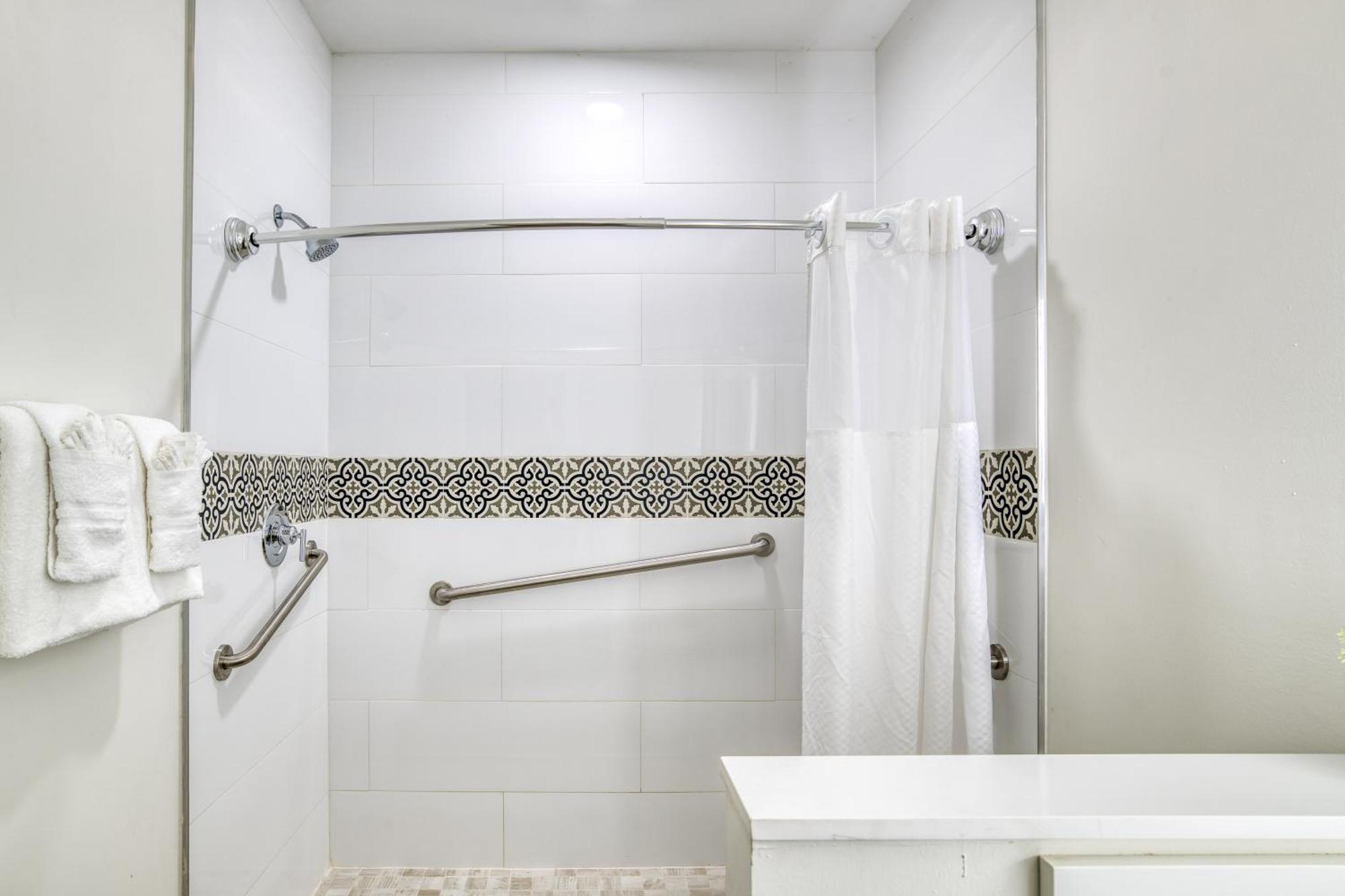 Deluxe King Room Mobility Access or Non-Smoking