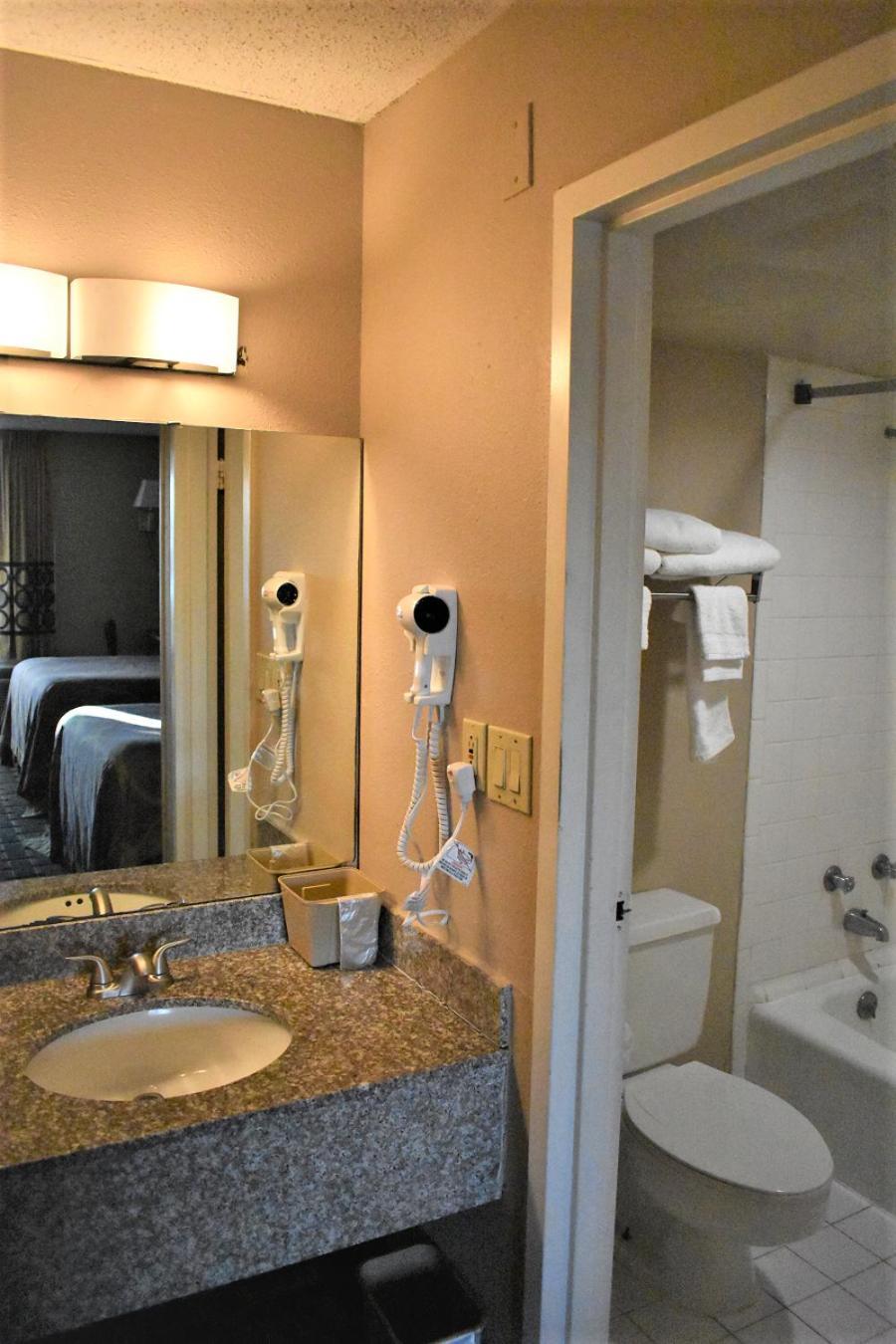 Double Room with Two Double Beds - Pet Friendly/Non-Smoking