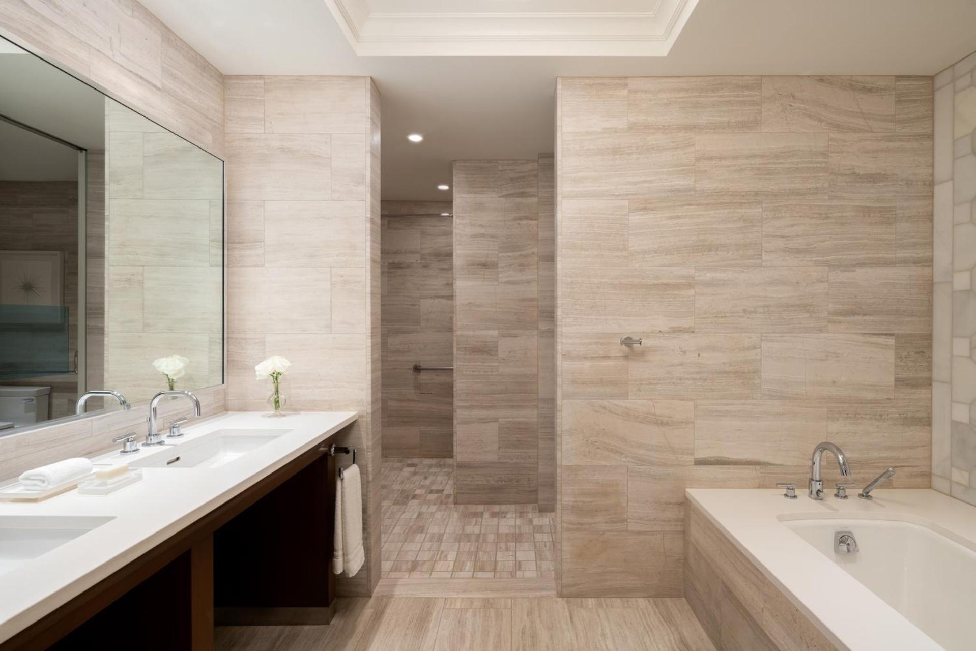 Golden Oak View King Disability Accessible