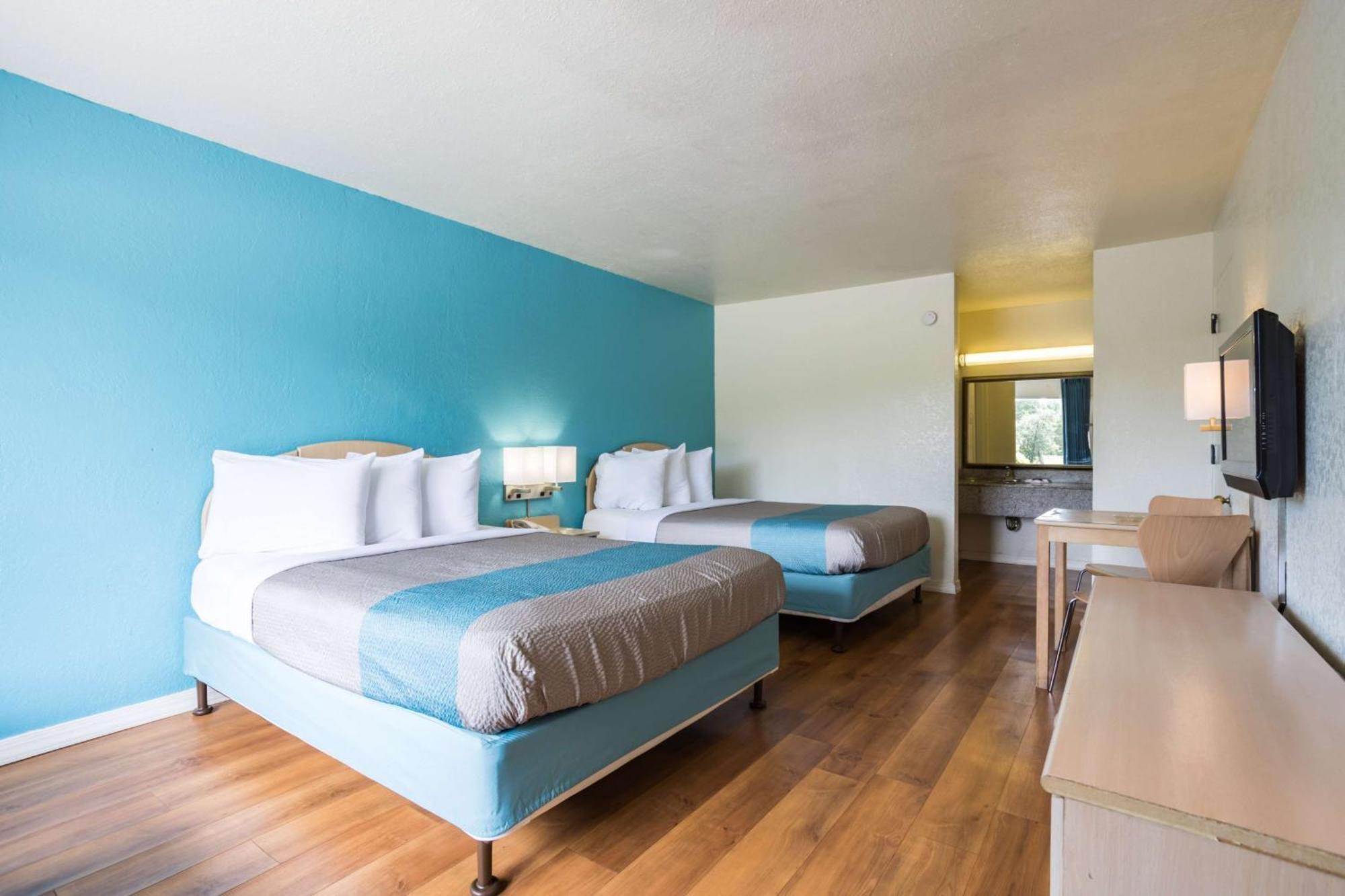 Queen Room Two Queen Beds Non-Smoking
