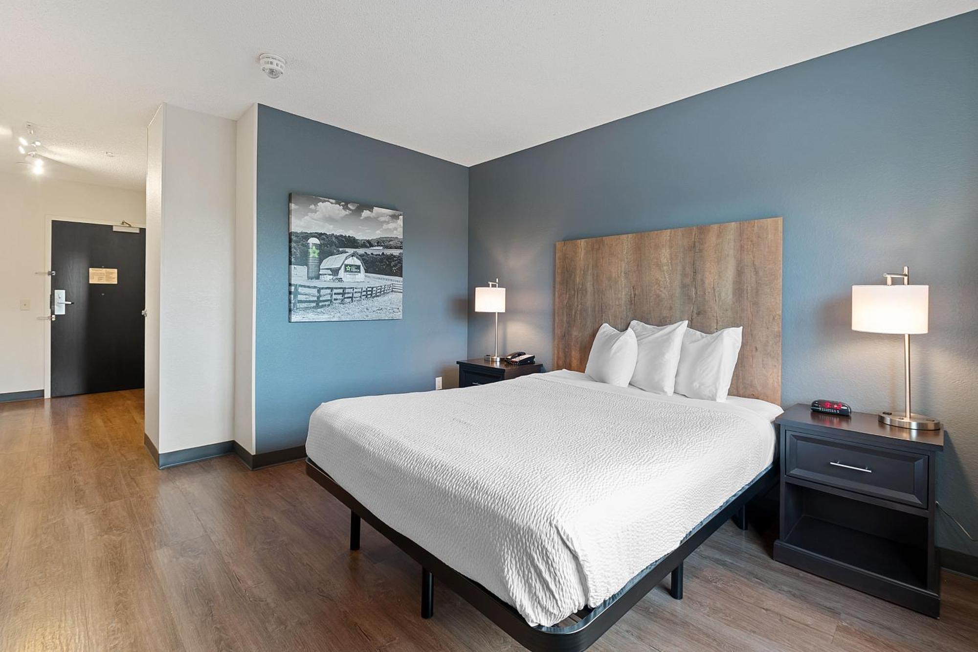 Queen Studio One Queen Bed Disability Access or Non-Smoking