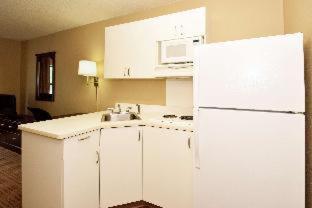 Queen studio 1 Queen Bed Disability Access or Non-Smoking