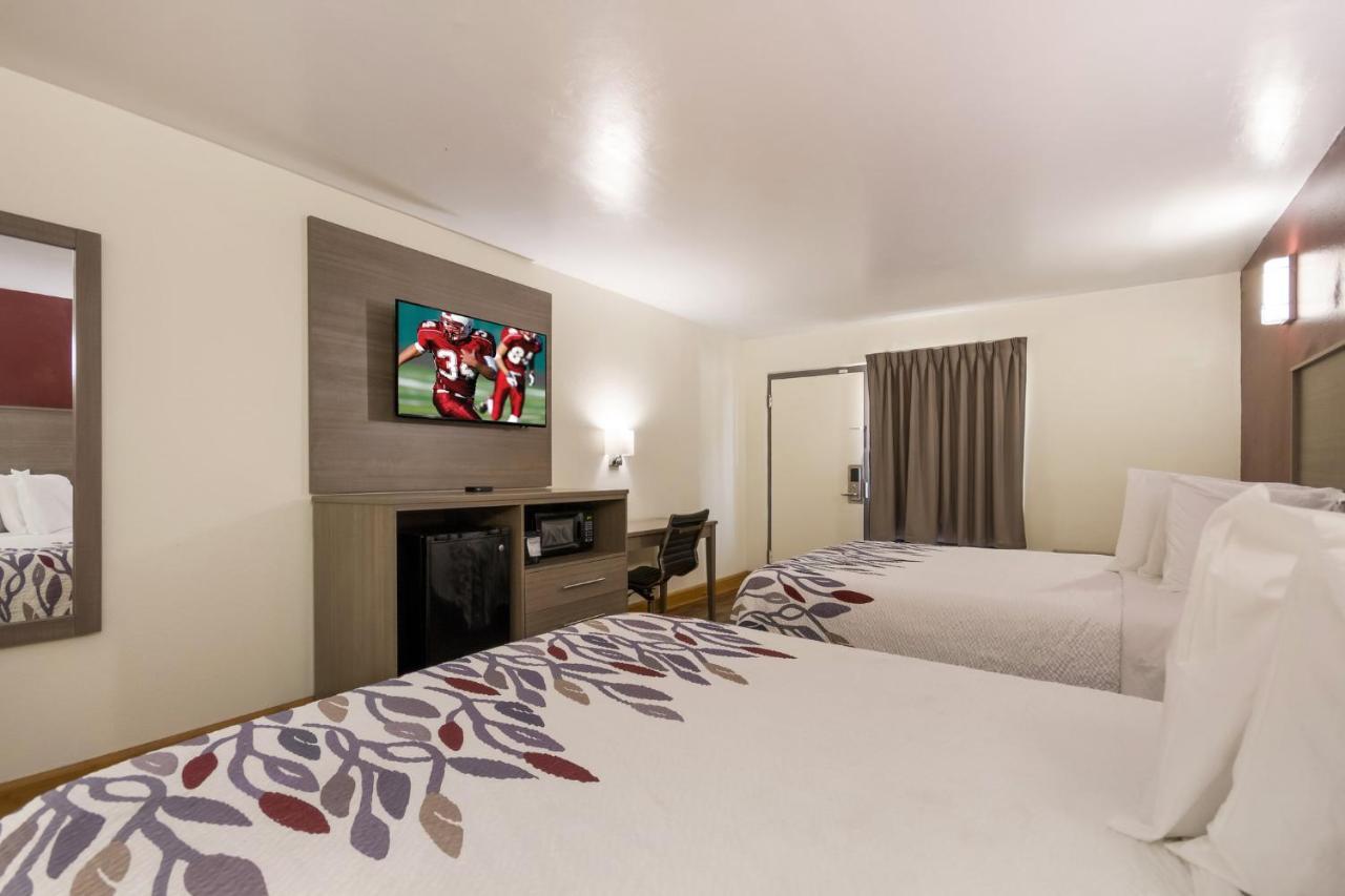 Deluxe Queen Room with Two Queen Beds - Disability Access/Non-Smoking