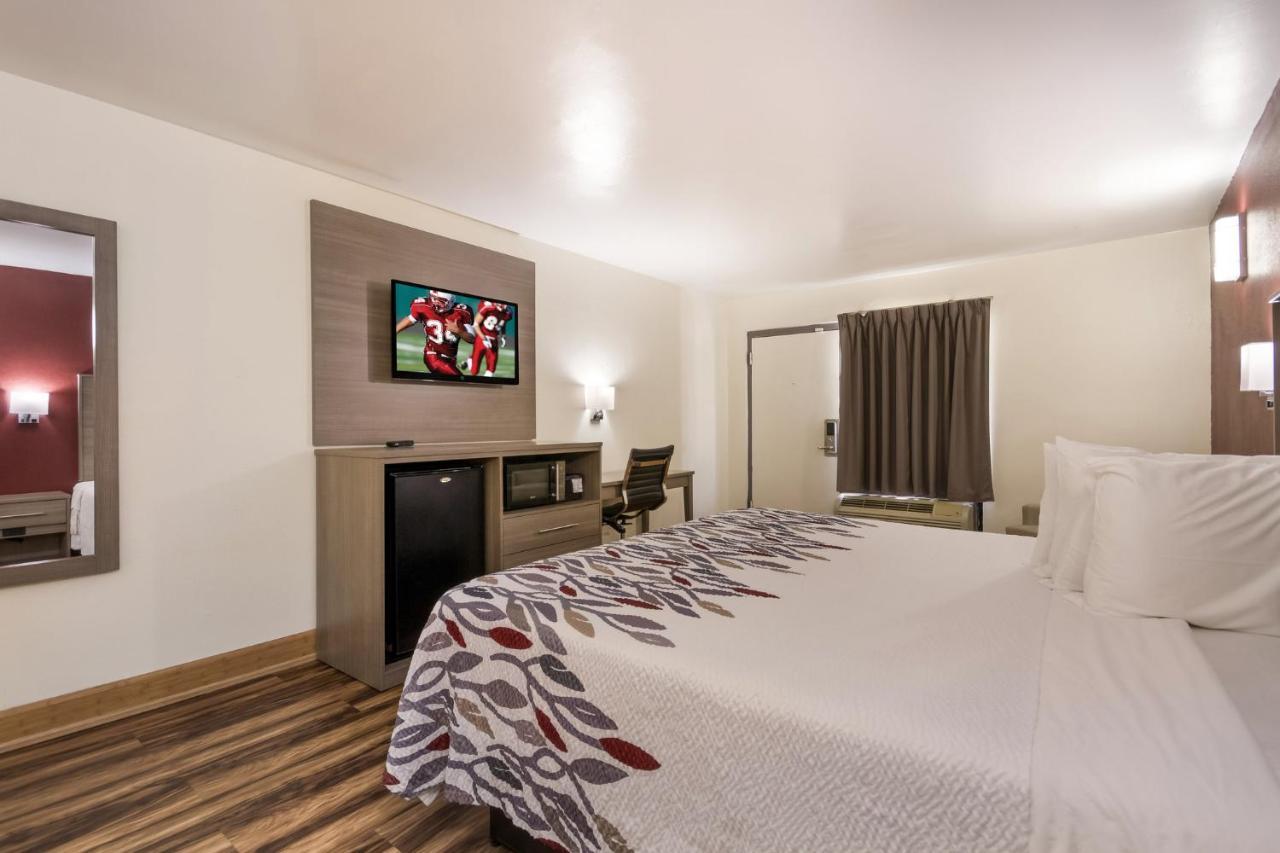 Deluxe King Room with One King Bed - Non-Smoking