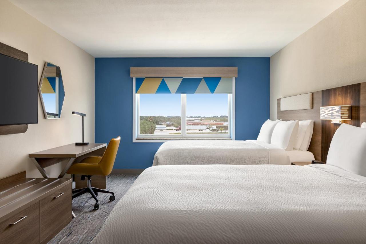 Standard Room with Two Queen Beds,1270570513:JPEG