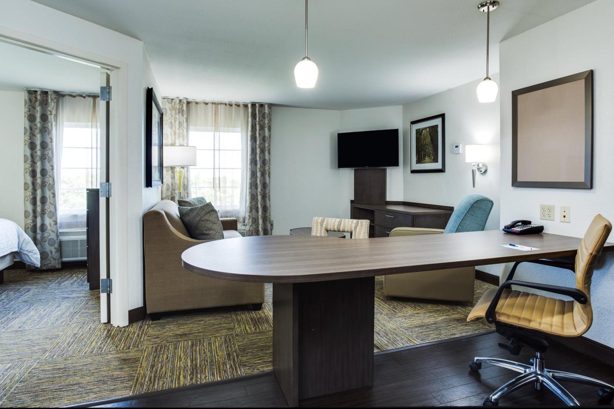One-Bedroom Queen Suite