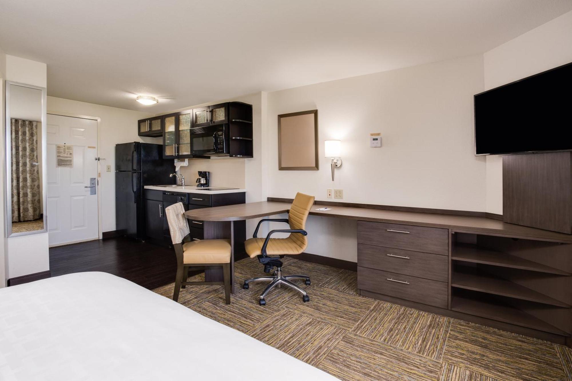 Studio Queen Suite
