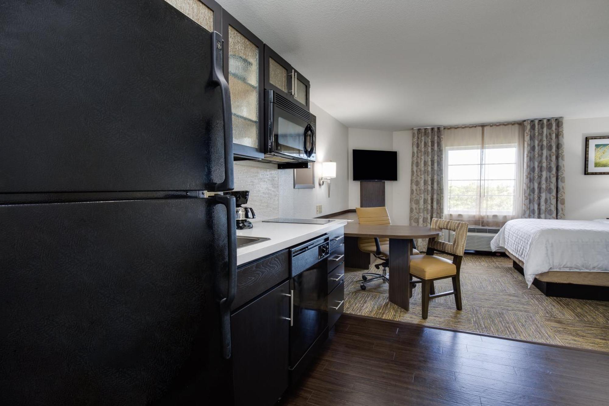 Studio Queen Suite