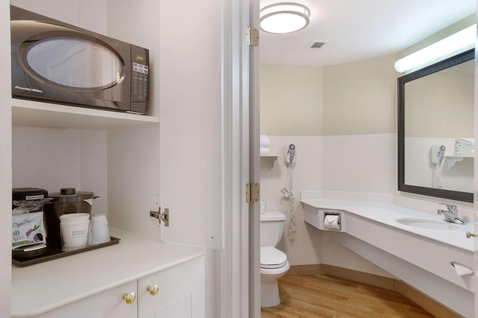 King Room Bath Tub Grab Bars Mobility Accessible or Non-Smoking