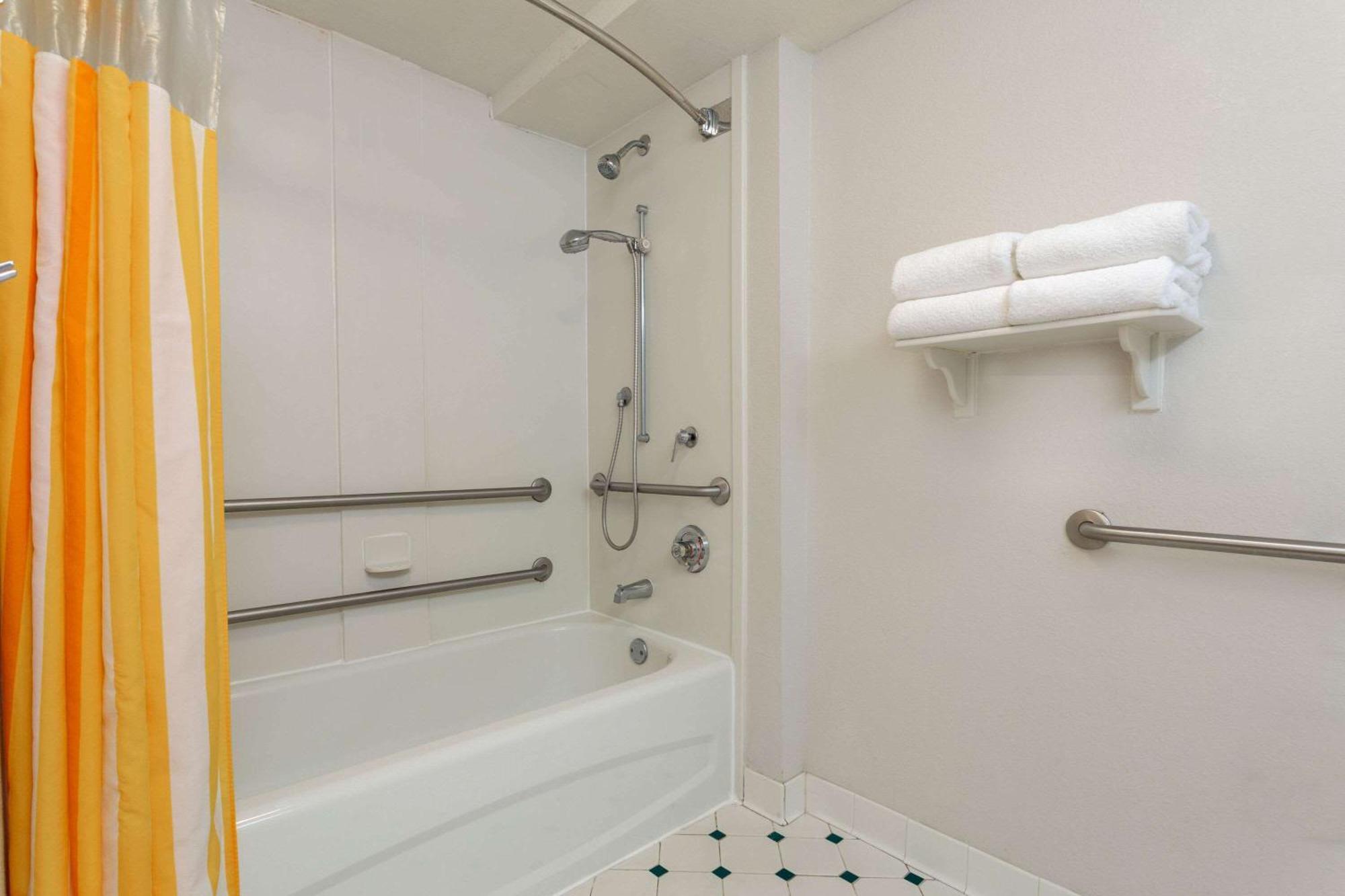 Double Room Two Double Beds Mobility or Hearing Accessible Non-Smoking