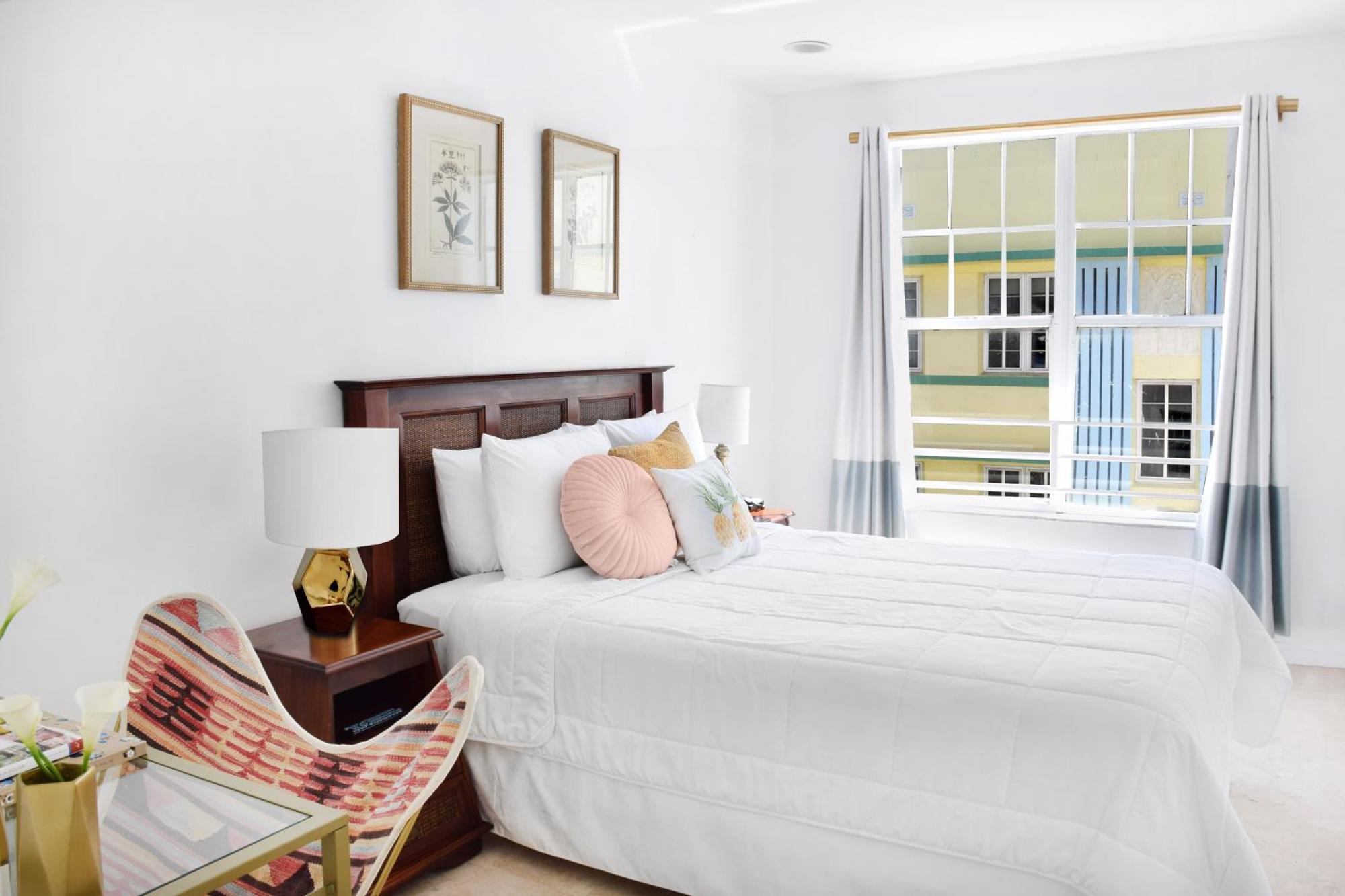 Deluxe Double Room One Queen Bed