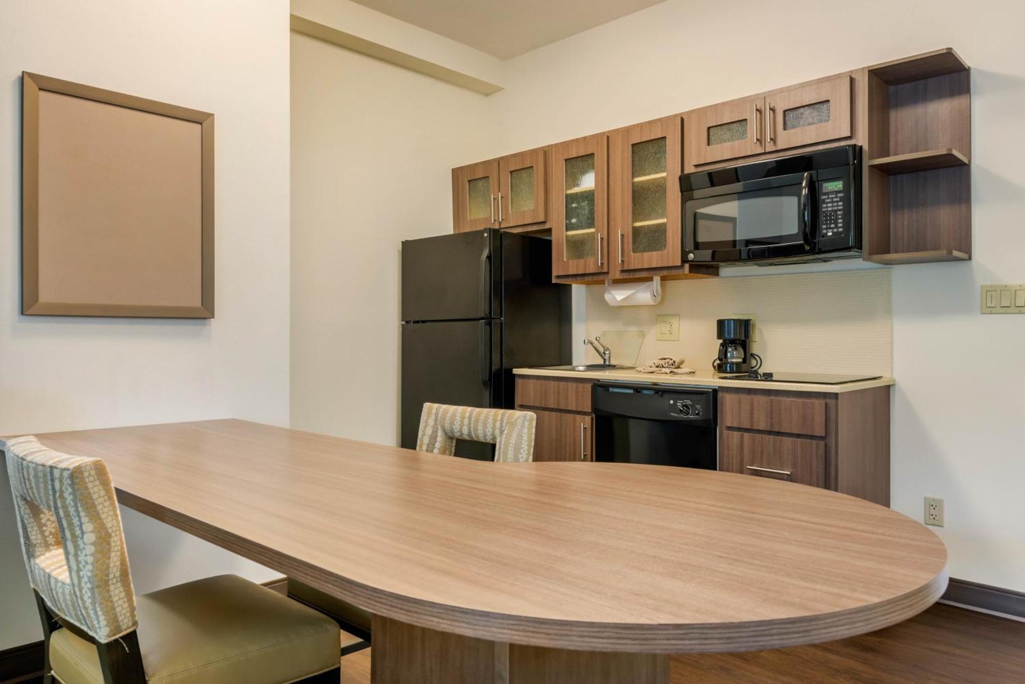 One-Bedroom Queen Suite,1276475431:JPEG
