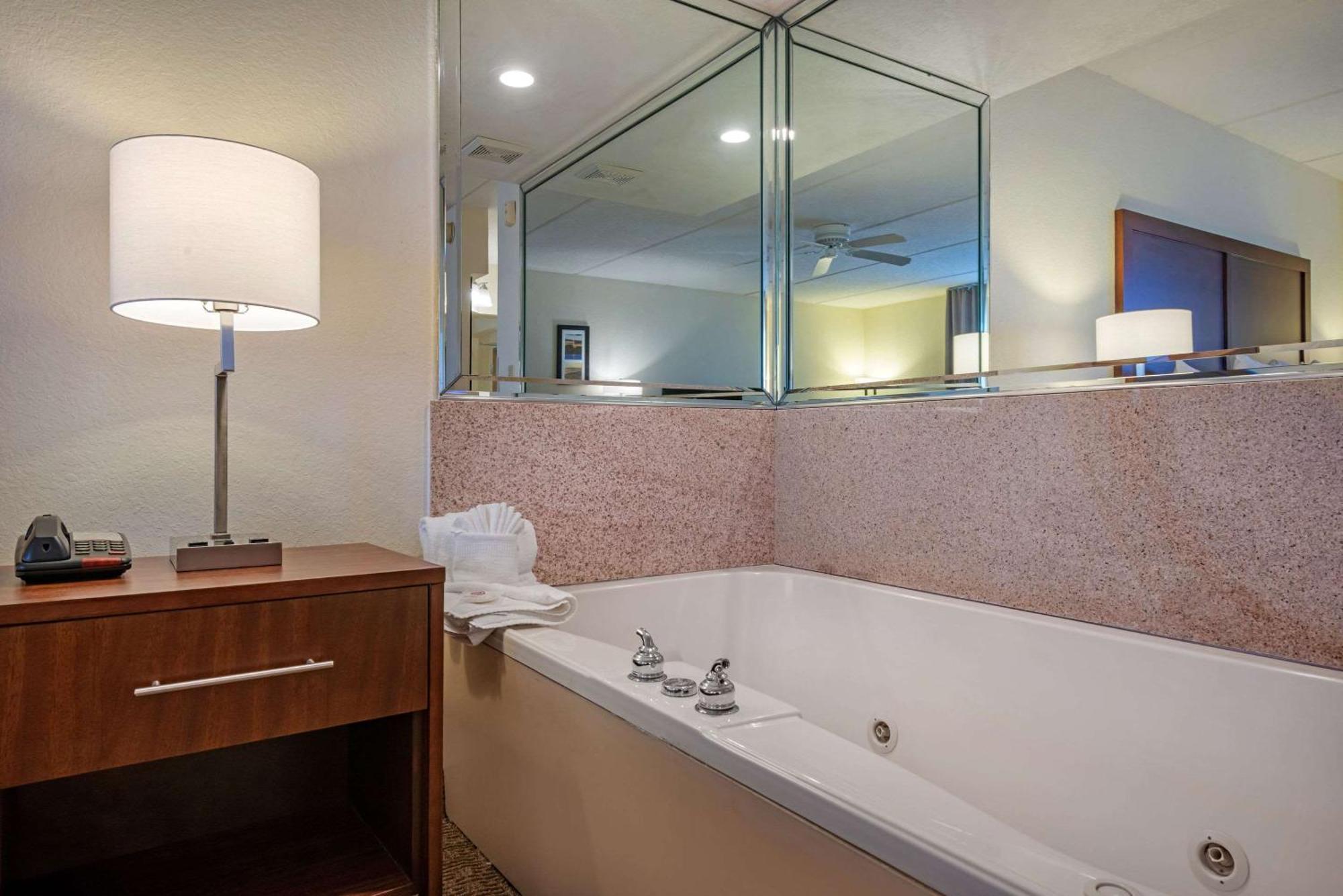 King Room Hot Tub Non-Smoking