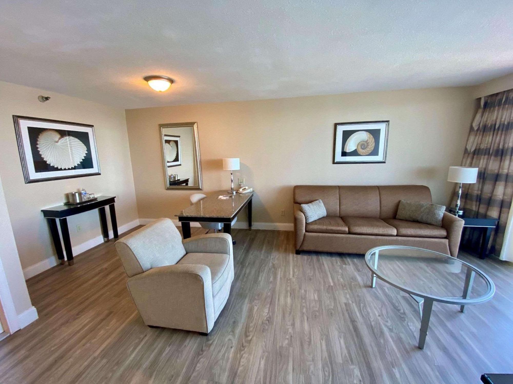 Oceanfront One-Bedroom King Suite Sofa Bed over 550 sq ft Balcony