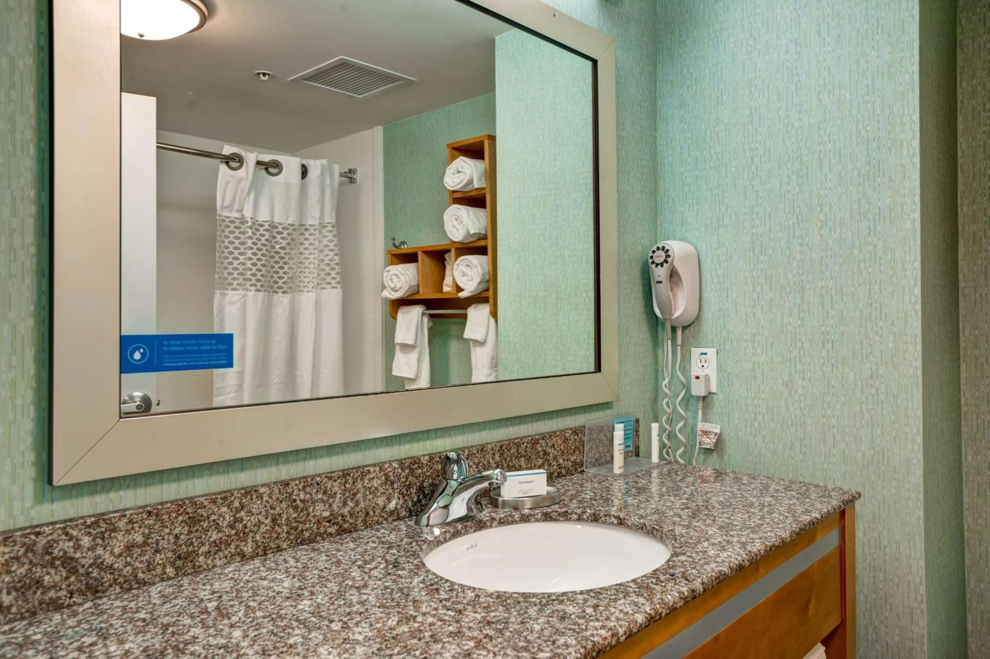 King Room Accessible Tub Mobility Hearing Access or Non-Smoking,1551475801:JPEG