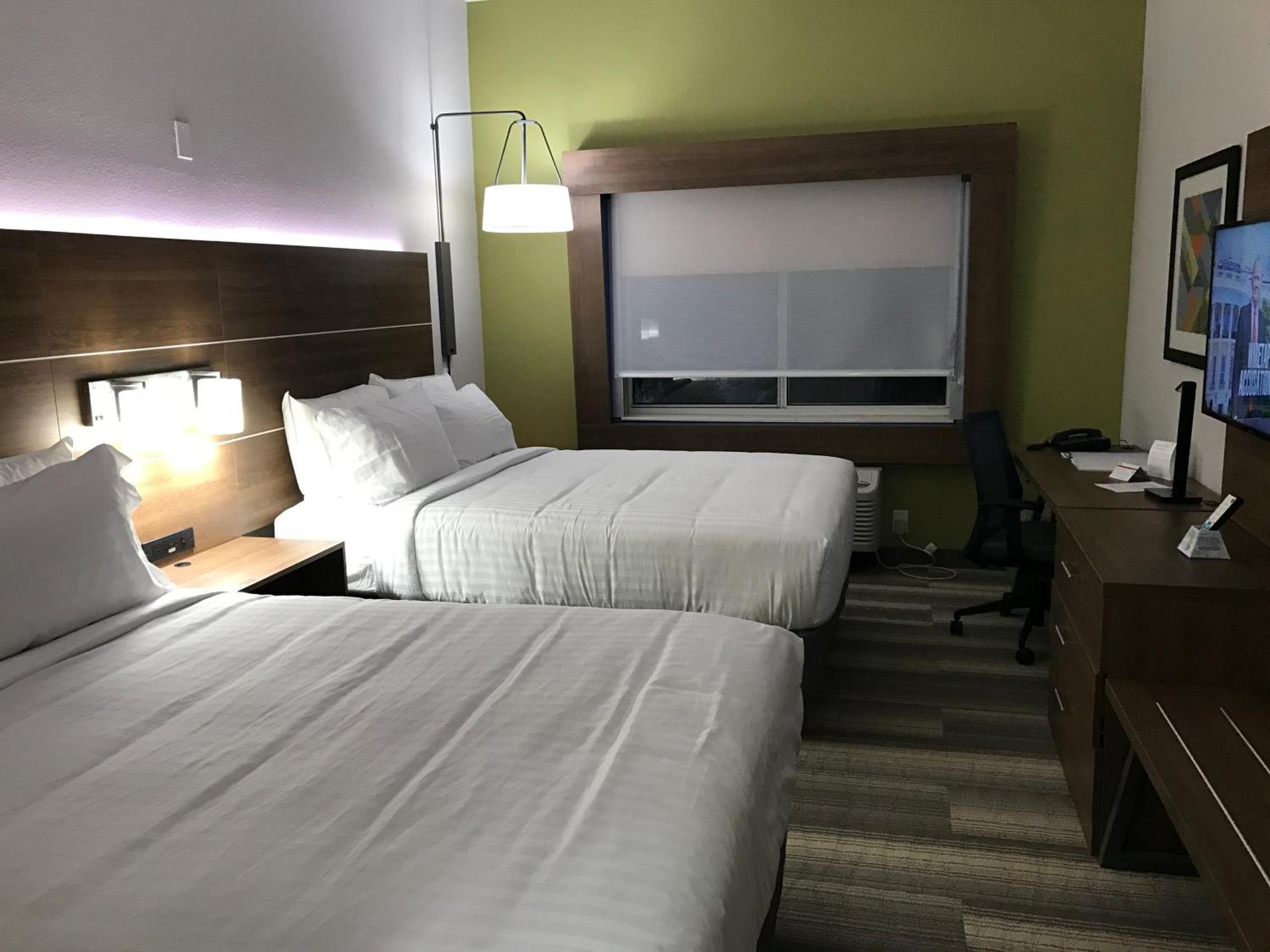 Standard Queen Room with Two Queen Beds