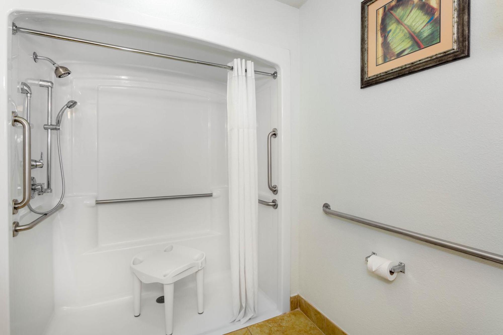 King Suite Jetted Tub