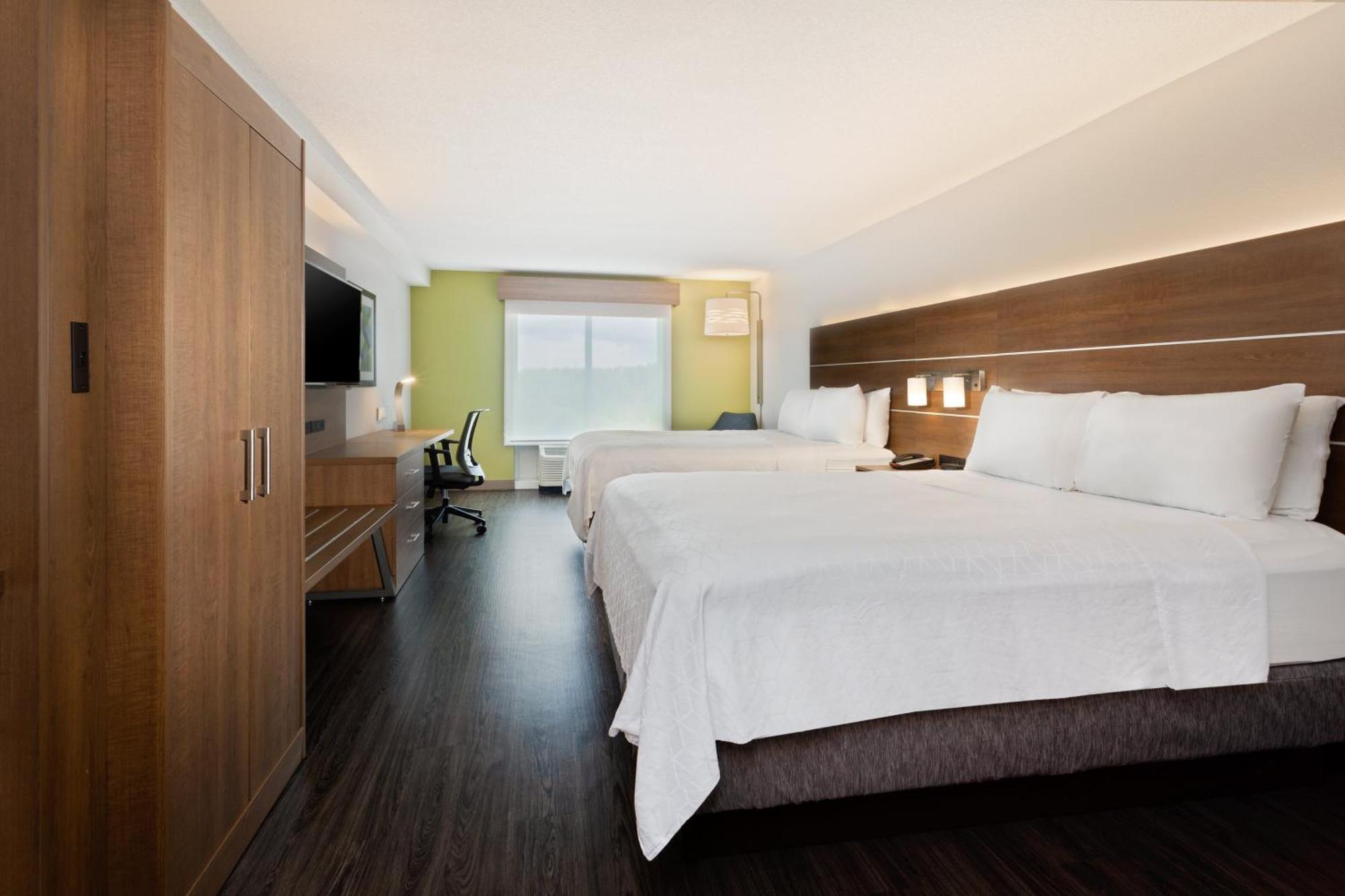 Standard Queen Room Two Queen Beds Bath or Shower