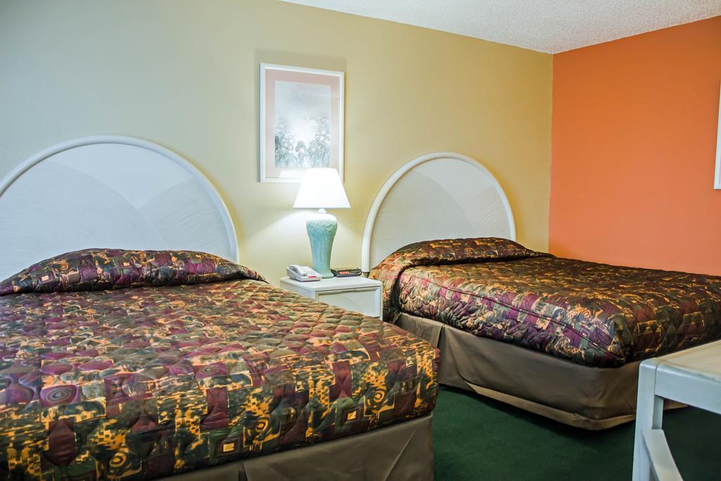 Queen Room with Two Queen Beds - Non-Smoking,195710467:JPEG