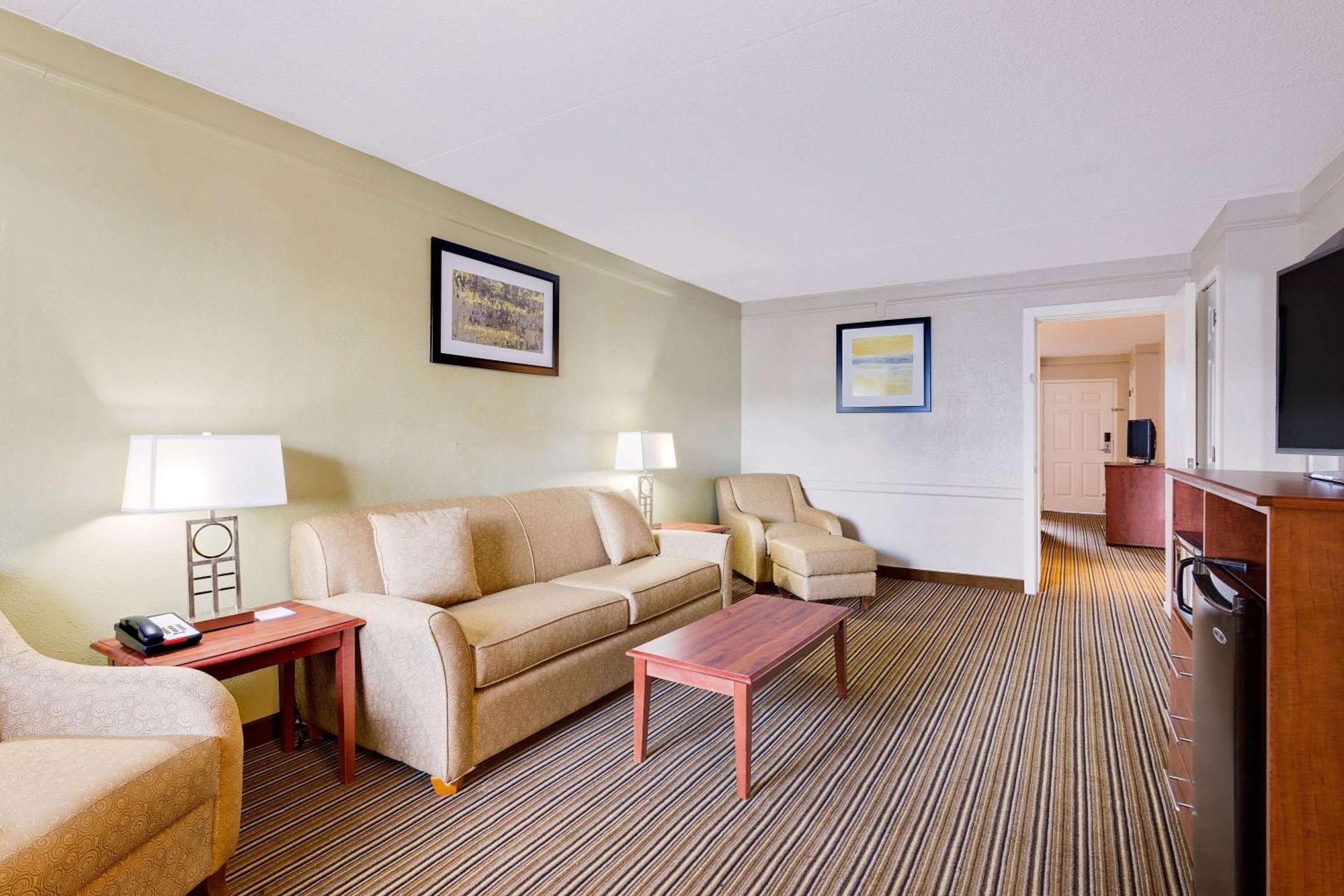 Deluxe Double Suite - Non-Smoking,1279456870:JPEG